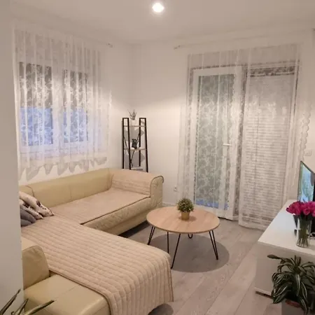 Stan S Dvije Spavace Sobe Marta *